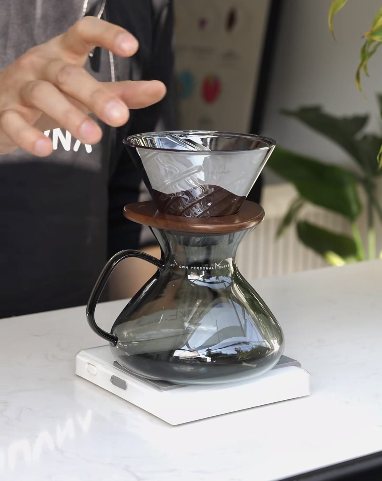 ⁦MUVNA Ink Black – 450ml Pour Over Coffee Maker⁩ - الصورة ⁦4⁩