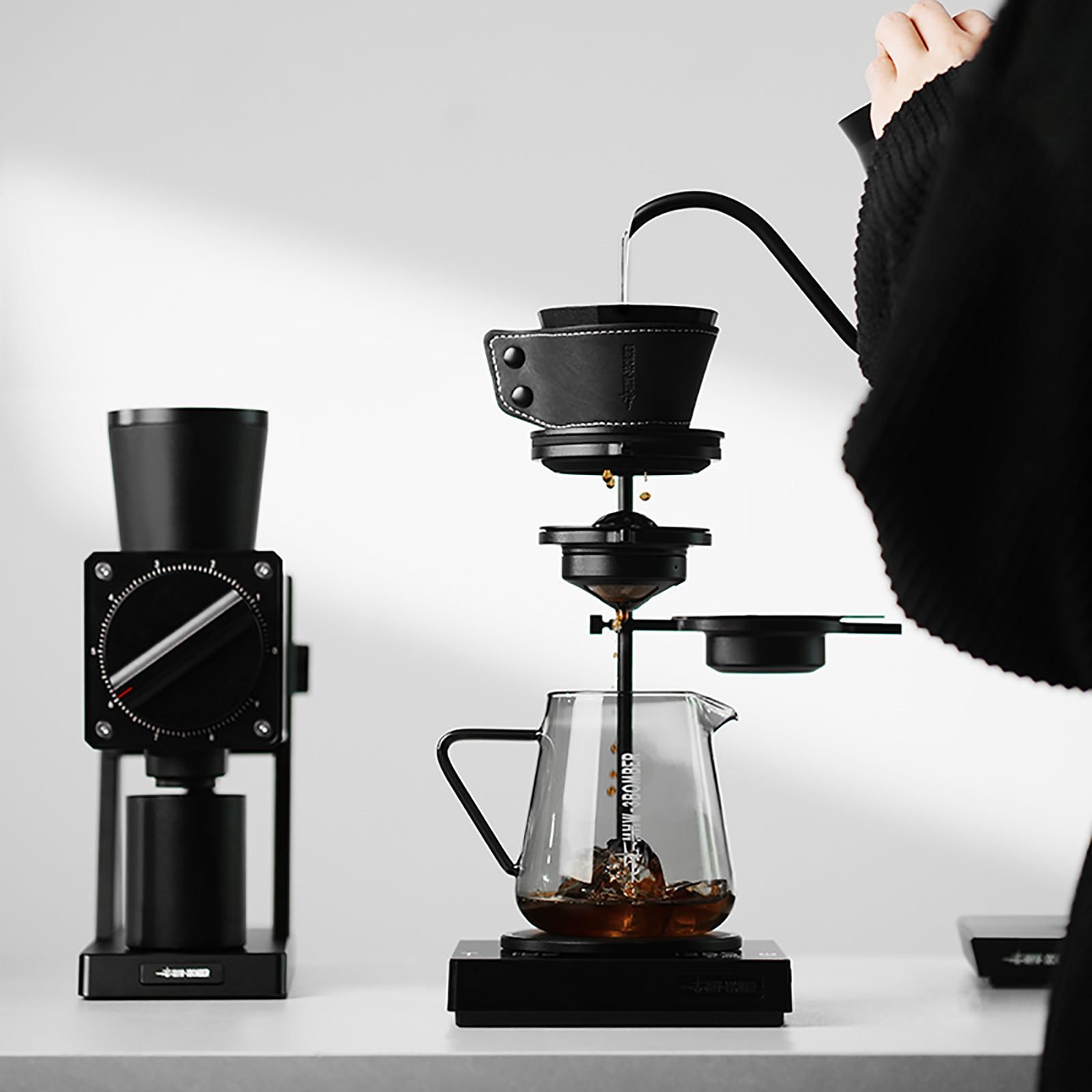 ⁦MHW-3BOMBER SMOOTH POUR OVER CHILLING BALL STAND⁩ - الصورة ⁦2⁩