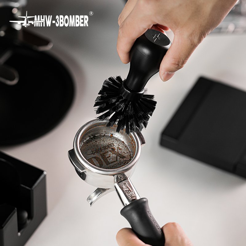 ⁦58–MHW-3BOMBER COFFEE PORTAFILTER CLEANING BRUSH⁩ - الصورة ⁦3⁩