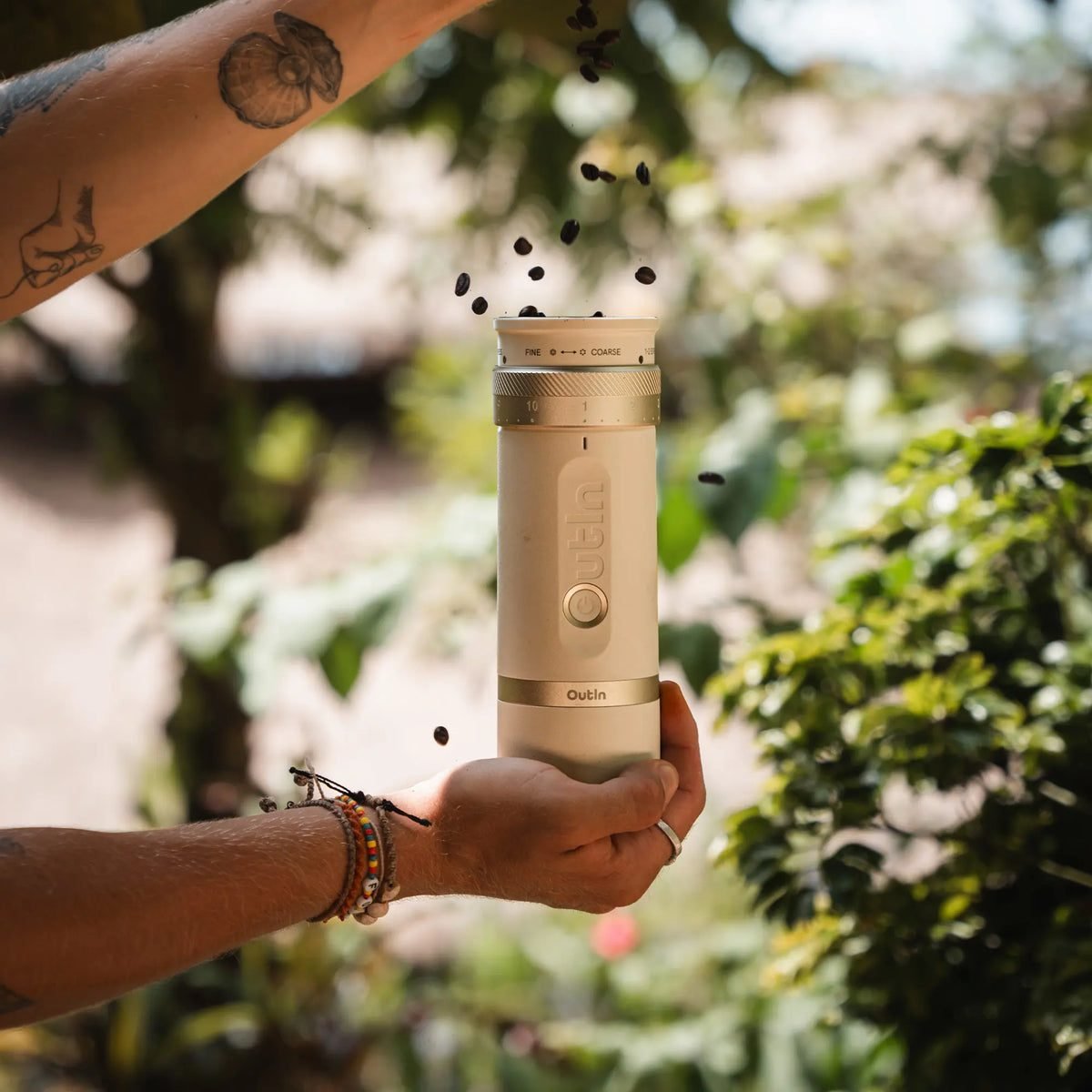 ⁦OutIn Fino Portable Electric Coffee Grinder⁩ - الصورة ⁦5⁩