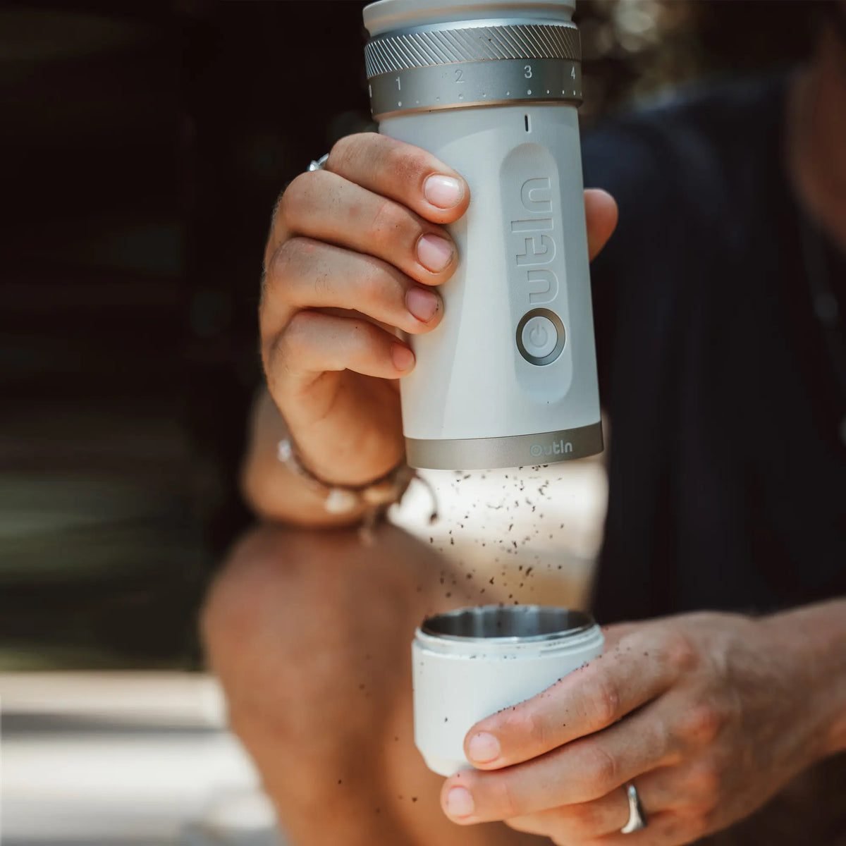 ⁦OutIn Fino Portable Electric Coffee Grinder⁩ - الصورة ⁦6⁩
