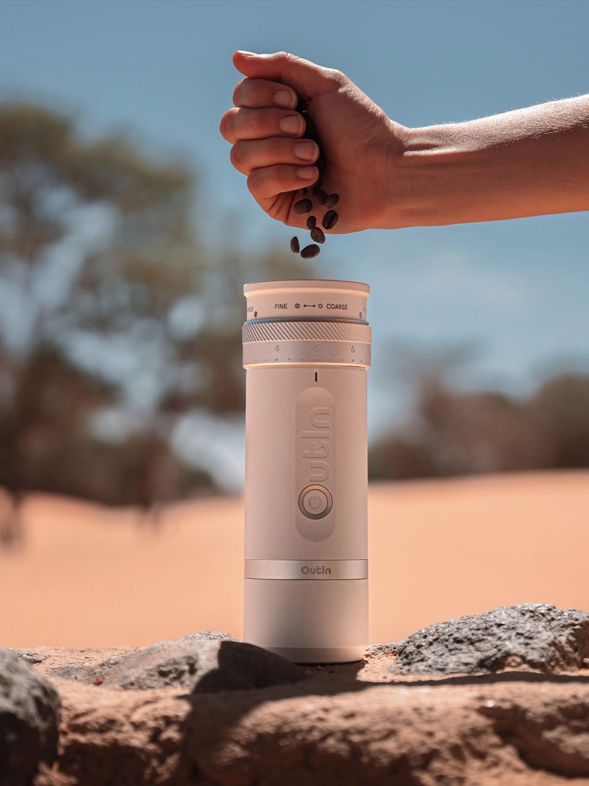 ⁦OutIn Fino Portable Electric Coffee Grinder⁩ - الصورة ⁦10⁩