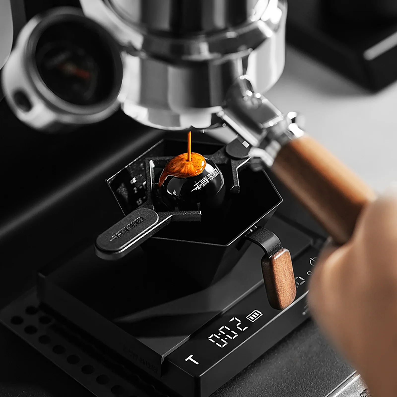 MHW-3BOMBER Smooth Espresso Chilling Ball Stand - الصورة 7